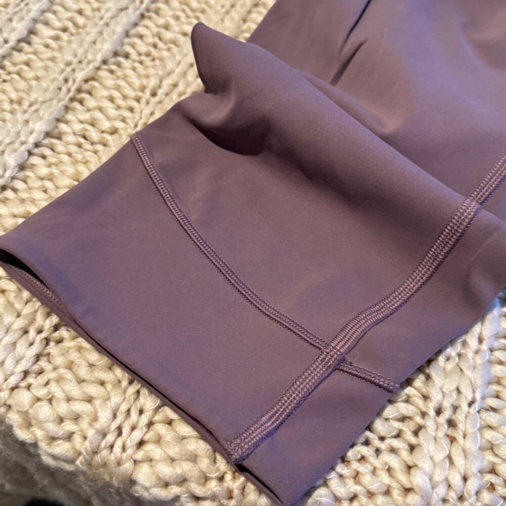 Lululemon In Movement crop Everlux 22” legging woman’s size 12 light purple - Picture 3 of 10